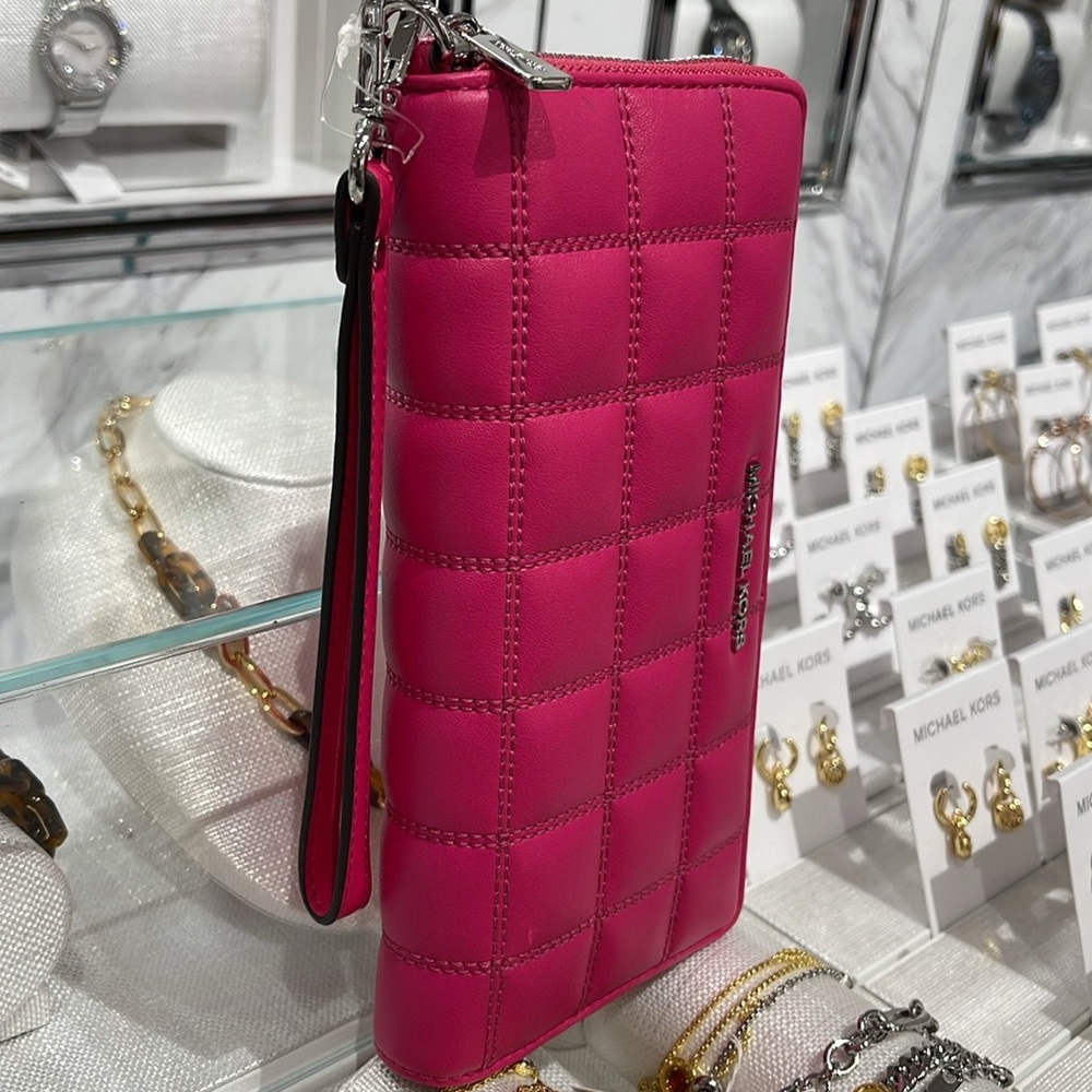 MICHAEL KORS
Continental Wristlet Phone Case Wallet
Dragonfruit
NWT - Picture 8 of 16